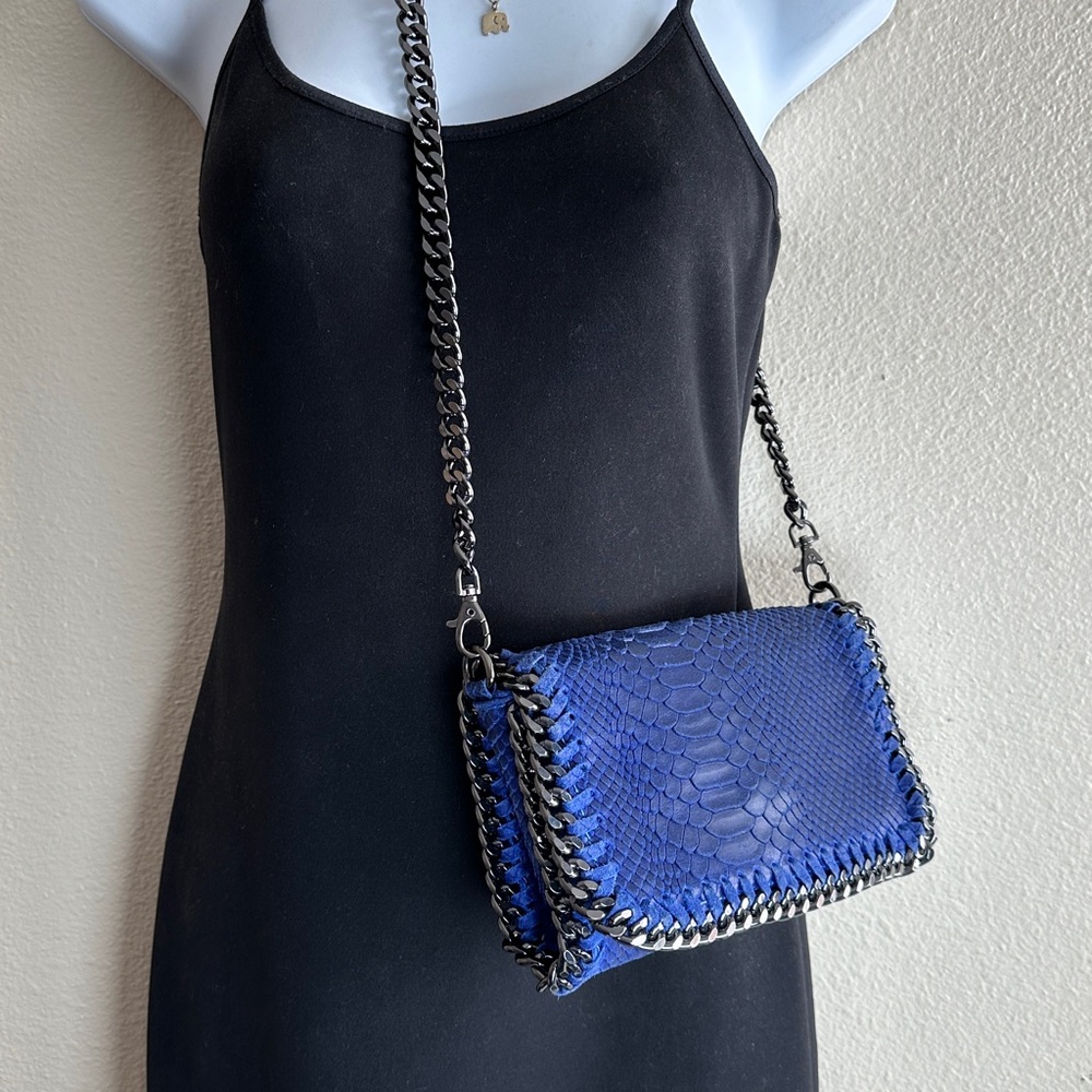 FIRENZE Italy Chic Blue Leather Chain link Crossbody Bag - Picture 2 of 10